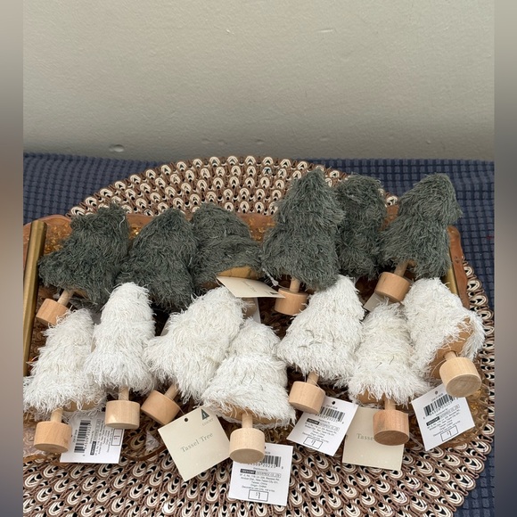 Target 13 pcs yarn mini tassel tree - Picture 1 of 3